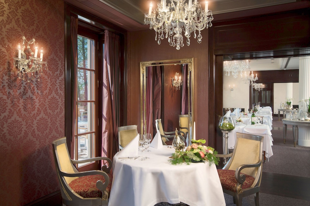 WALD AND SCHLOSSHOTEL FRIEDRICHSRUHE 38/67