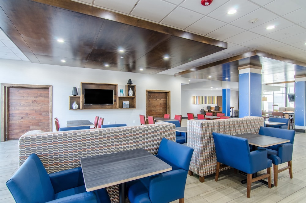 Holiday Inn Express And Suites Atchison 4/30