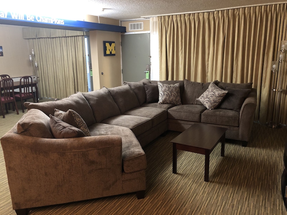 Wyndham Garden Ann Arbor 58/77