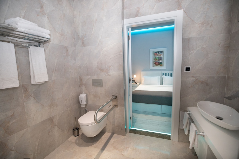 Metro Hotel Tirana 45/49