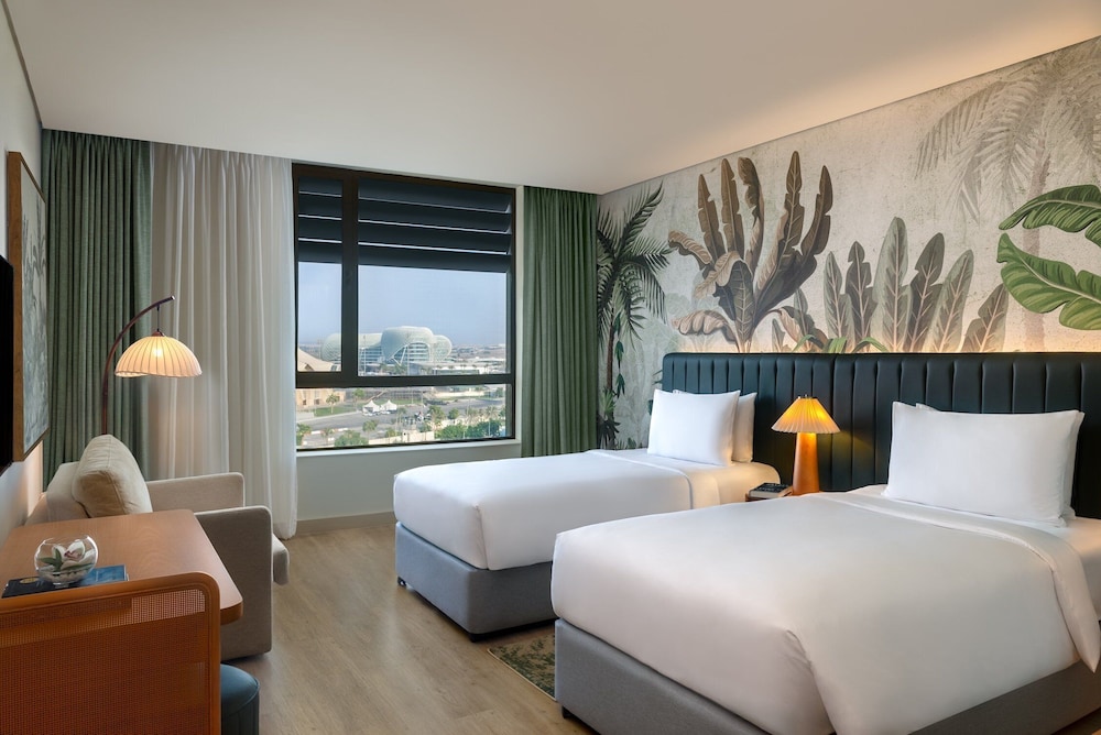 Deluxe, 3 Beds, Plaza View