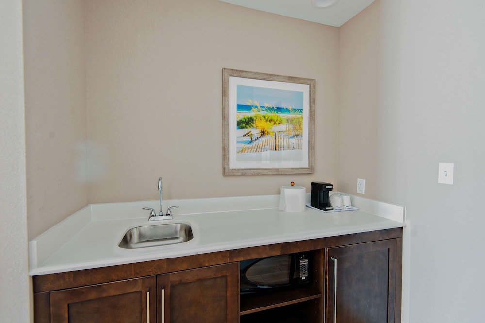 Hampton Inn and Suites Mary Esther Fort Walton Beach 37/40