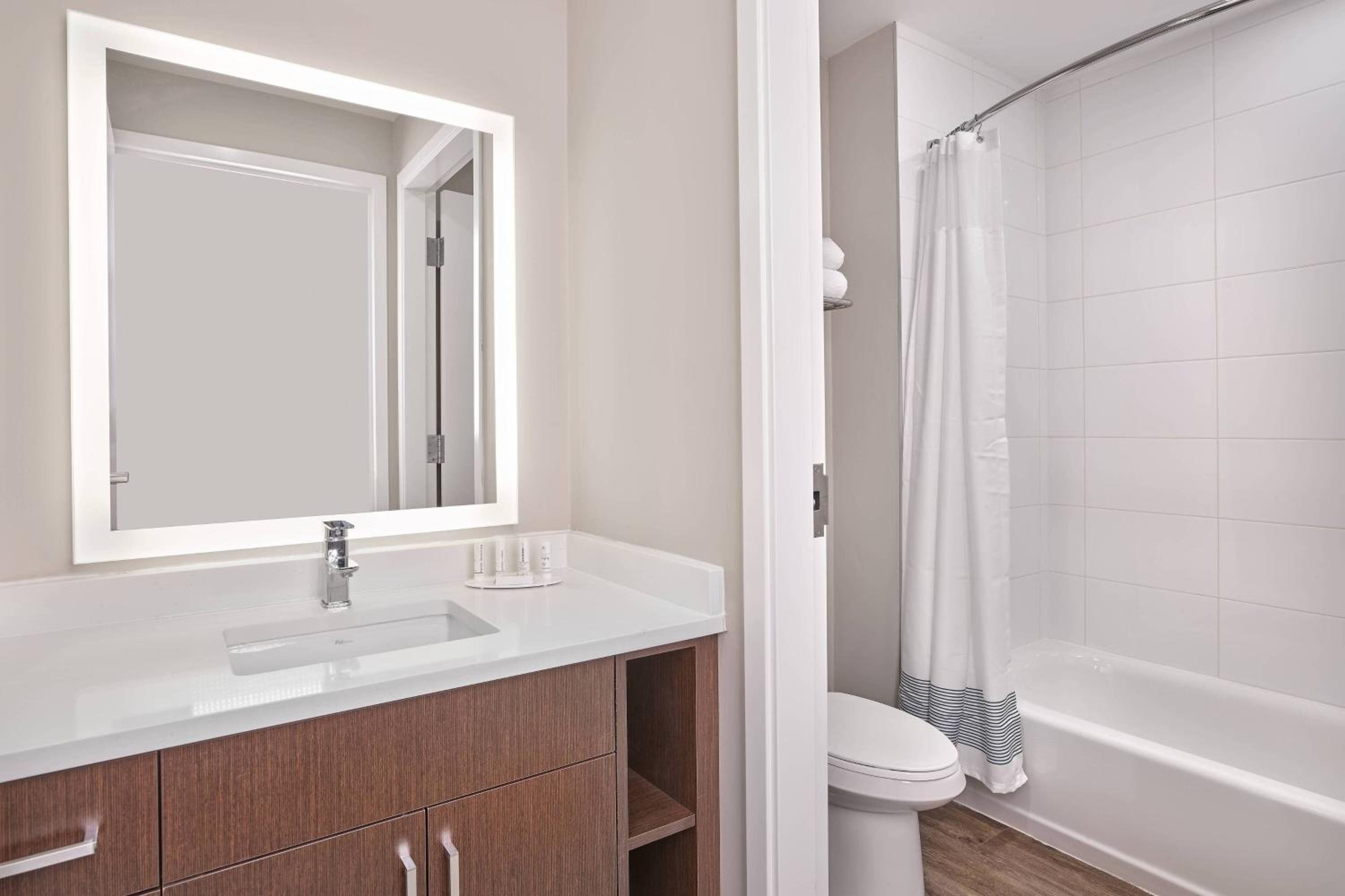 جناح بغرفتي نوم مع أريكة، Towneplace Suites By Marriott Edmonton Sherwood Park 3/4