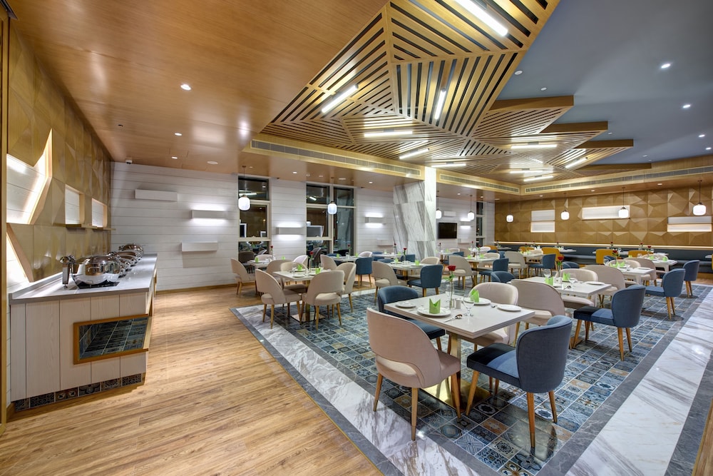 The S Hotel Al Barsha 33/37