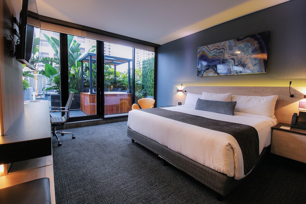 GARDEN, SINGLE, JETTED POOL