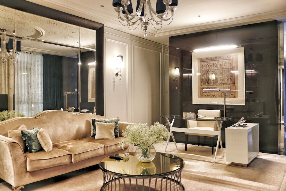Jinjiang Metropolo Classiq Off Bund 28/50