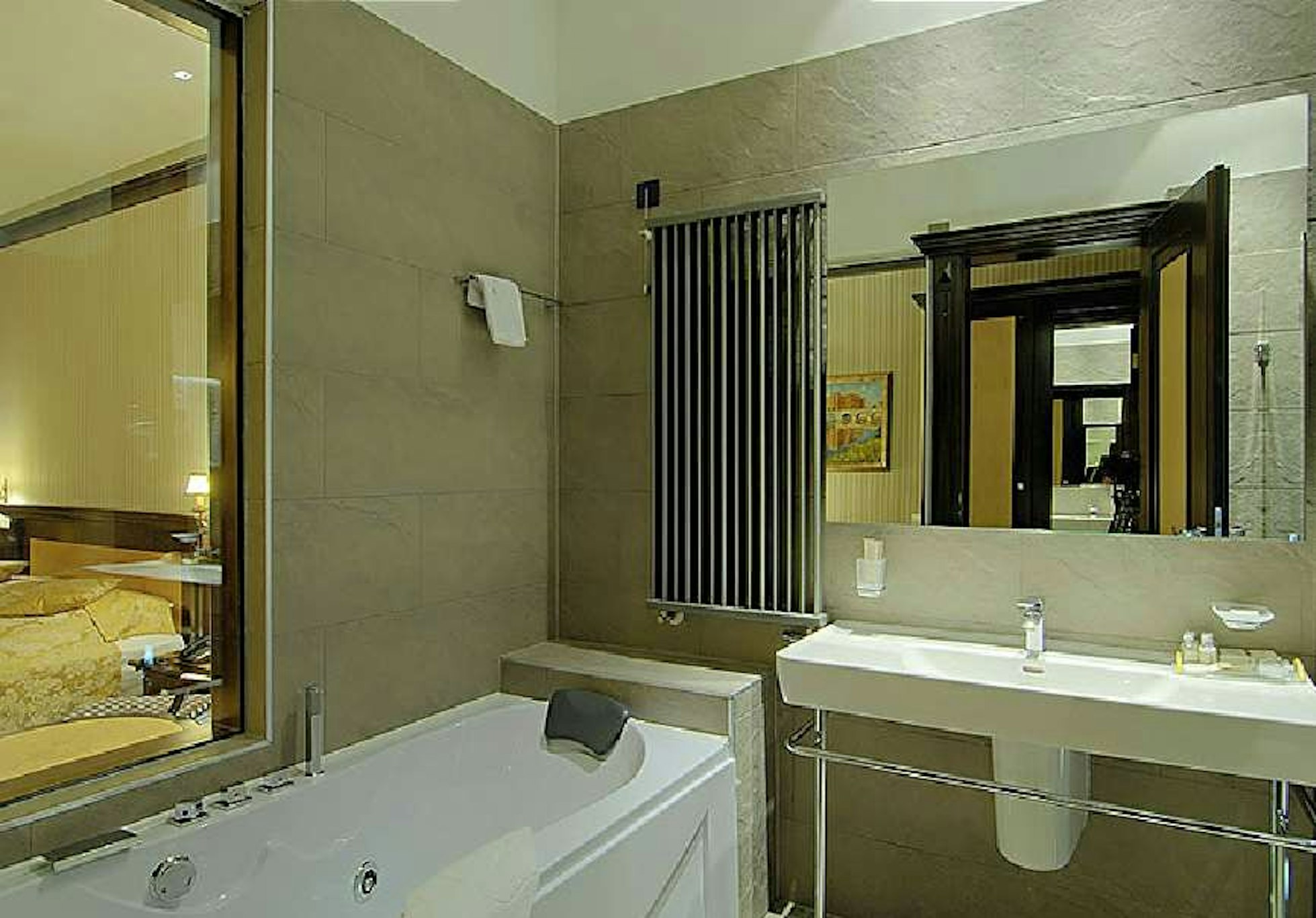 Europe Hotel 54/56