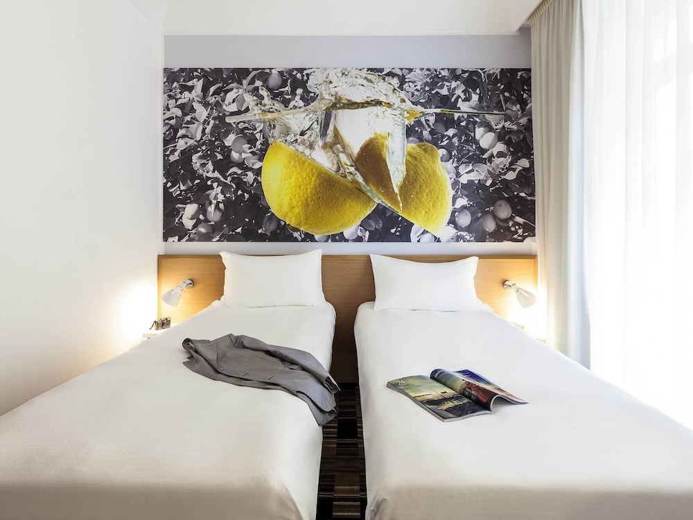 IBIS STYLES NAPOLI GARIBALDI 22/66
