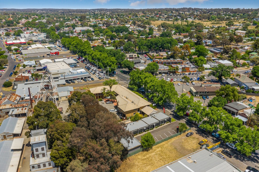 National Hotel Complex And Bendigo Central Apartments 64/68