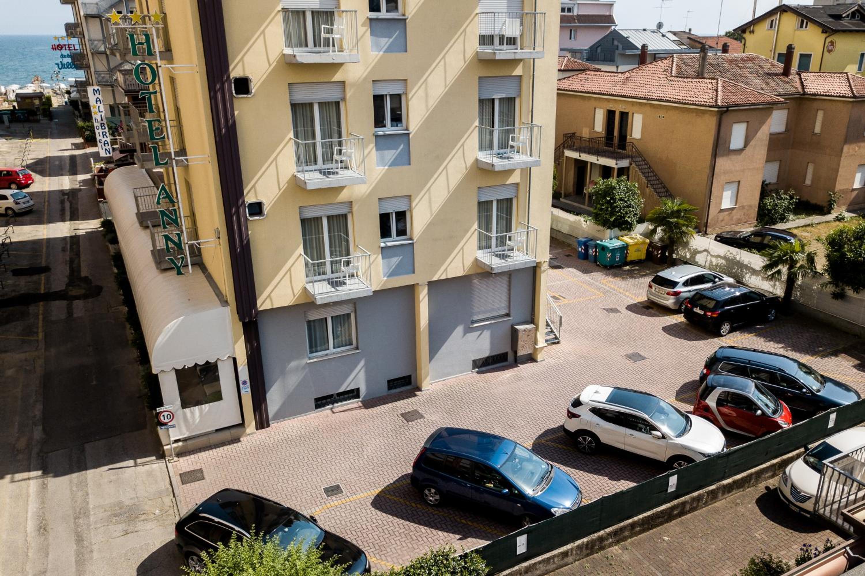 Anny Hotel 5/53