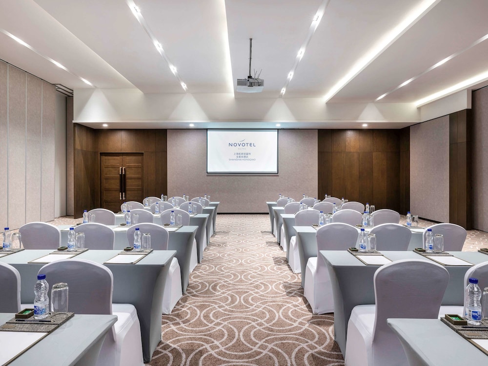 Novotel Suites Shanghai Hongqiao 25/26