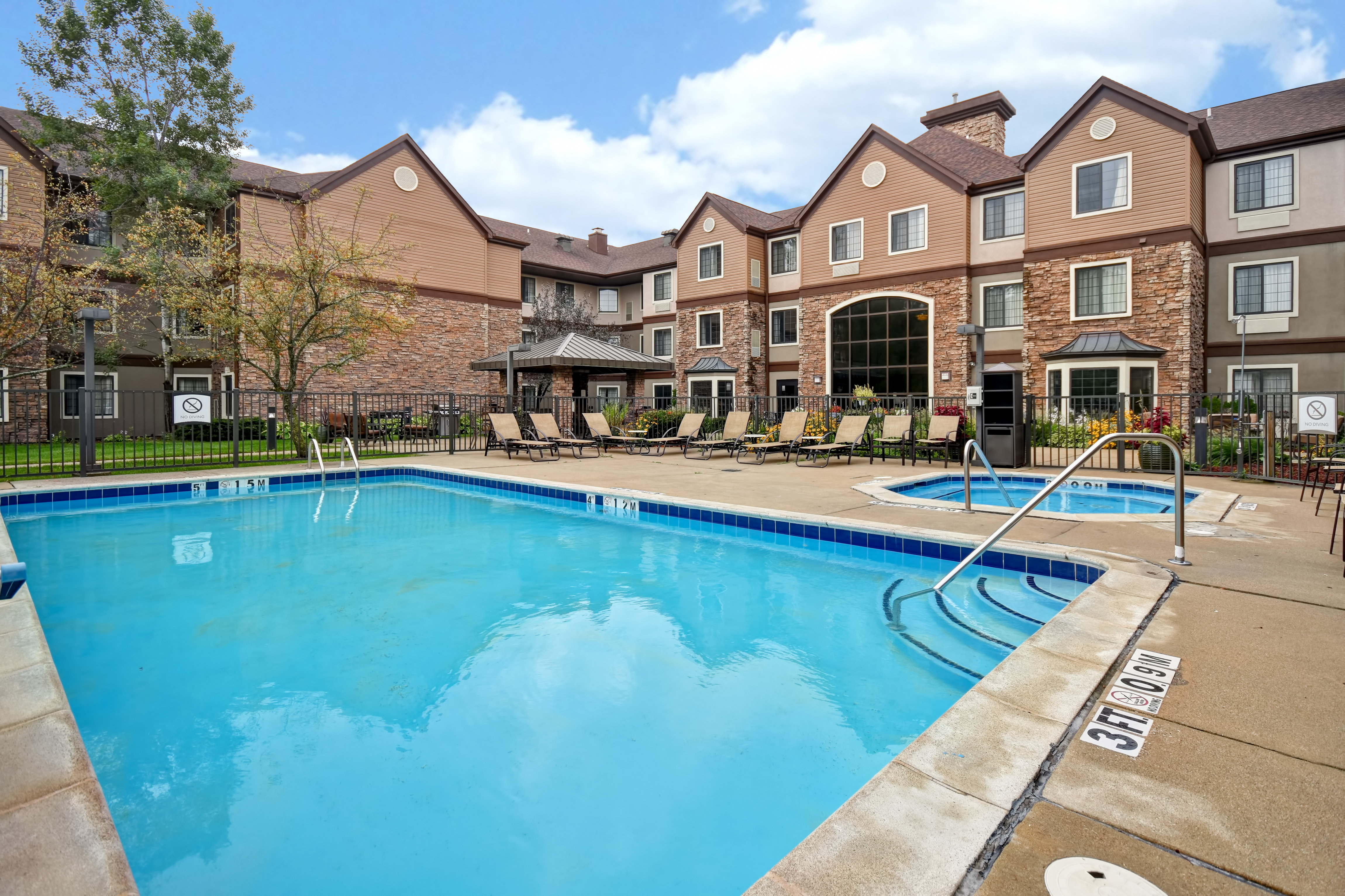 Staybridge Suites Grand Rapids-Kentwood 27/58