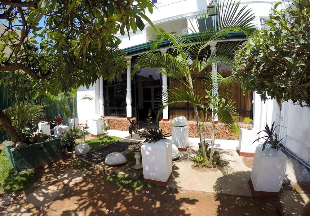 Colombo Residency 23/24