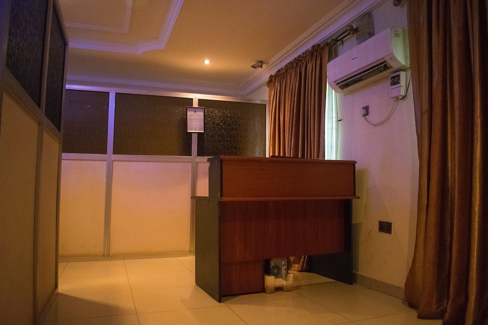 Taverna Guest House 2/30