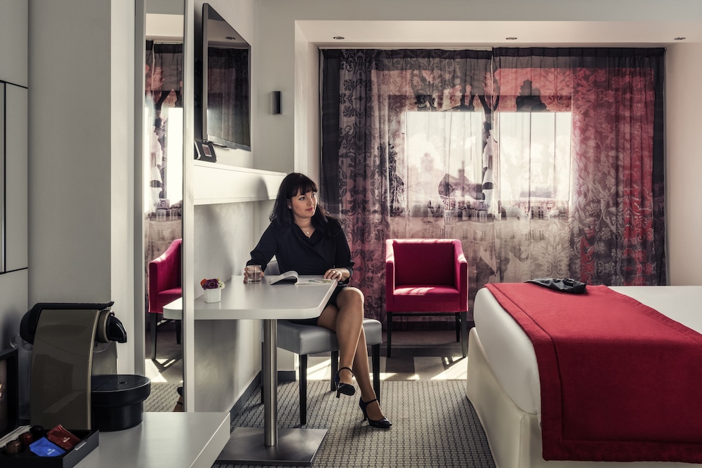 Privilege, Double Bed, Hotel Mercure Paris Montmartre Sacre-Coeur 8/9