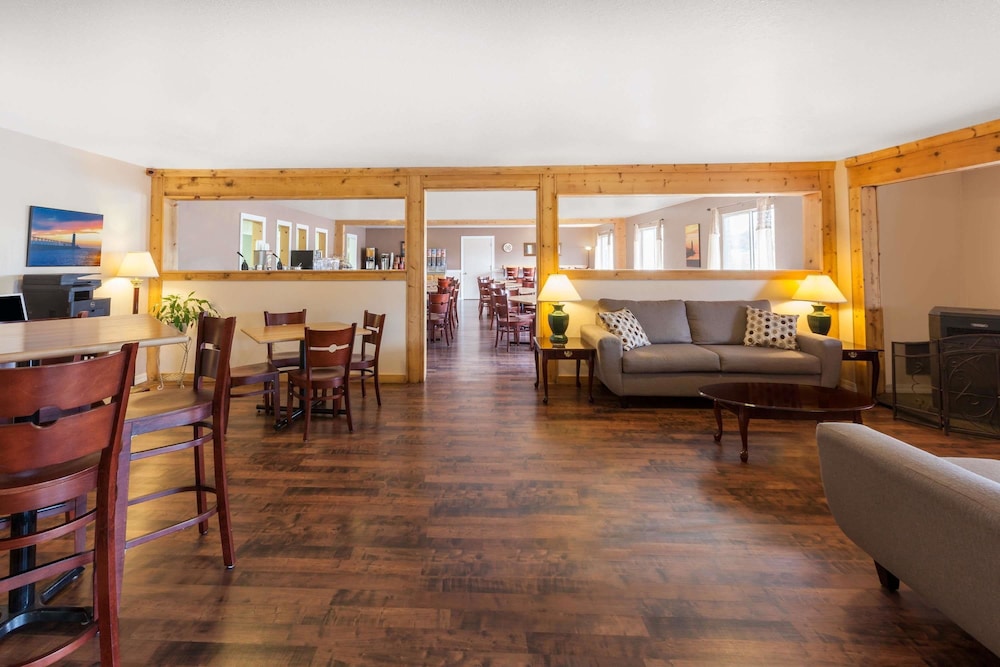 Baymont by Wyndham Manistee 26/42