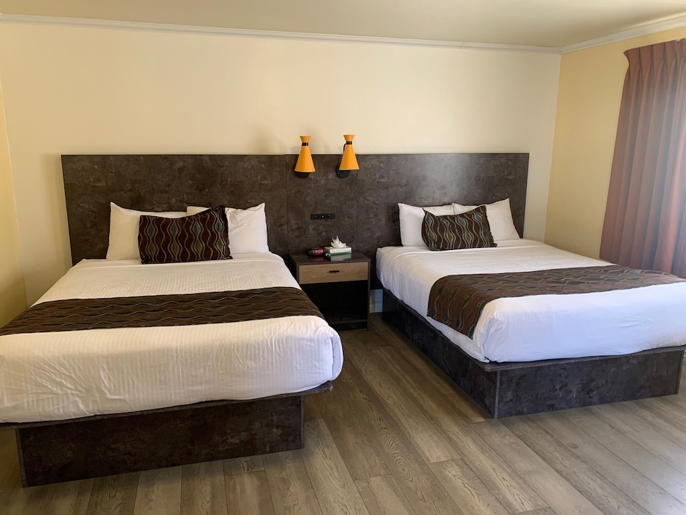 room, 2 queen beds
