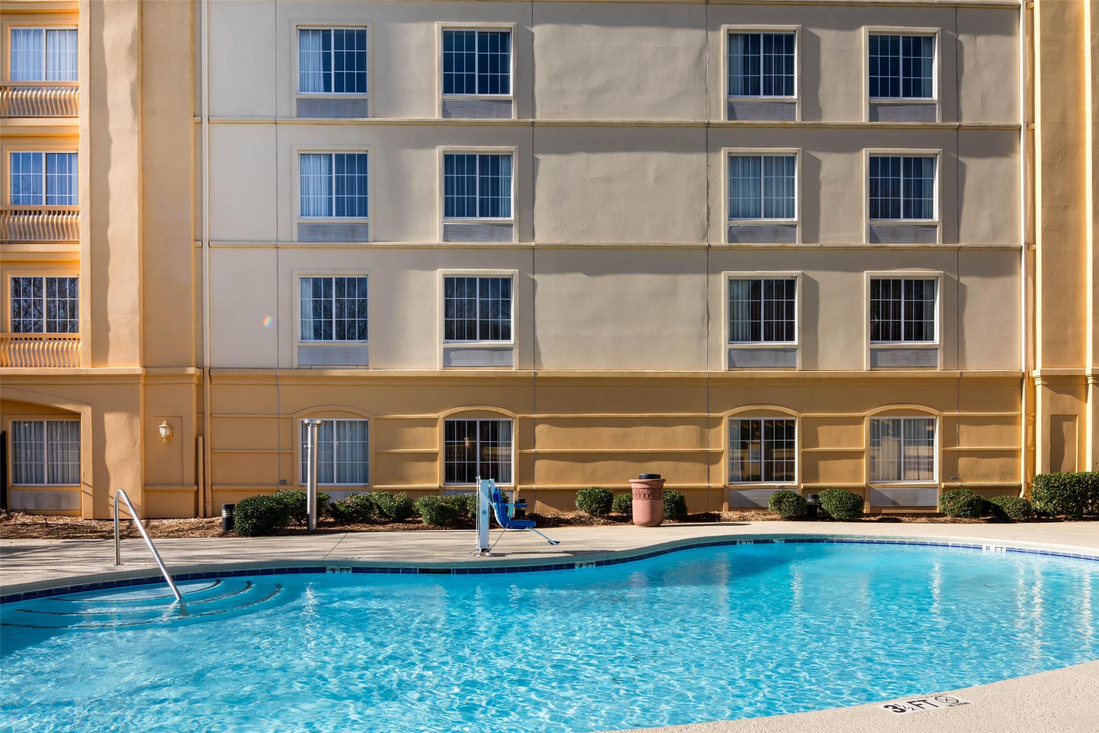 La Quinta Inn and Suites by Wyndham Greenville Haywood 6/68