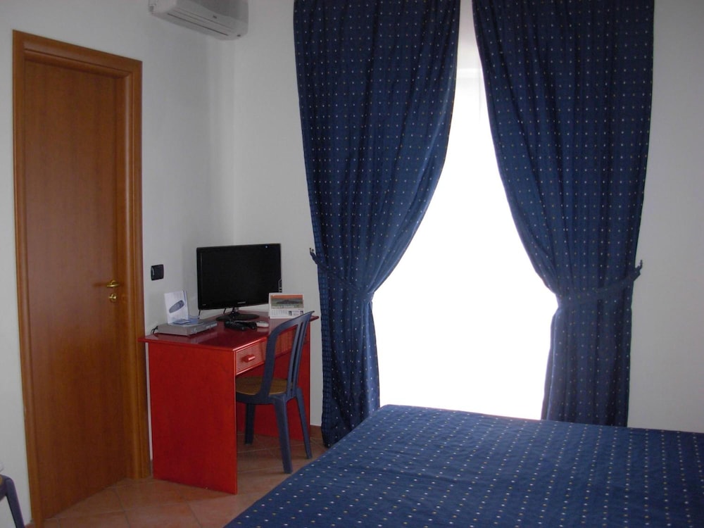 Beach Hotel 30/43