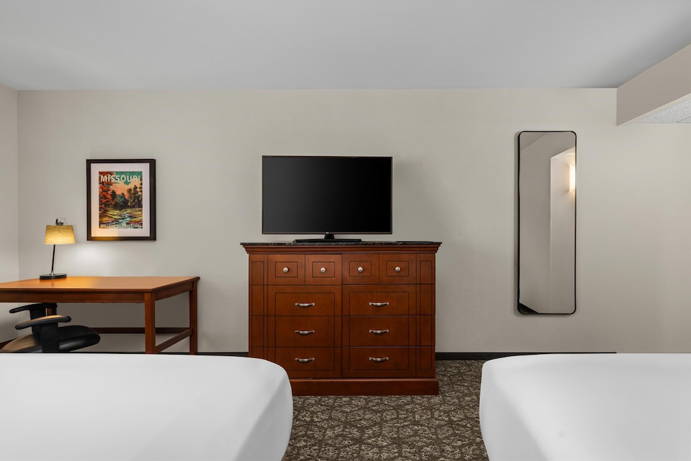 Drury Inn and Suites Creve Coeur St Louis 39/43