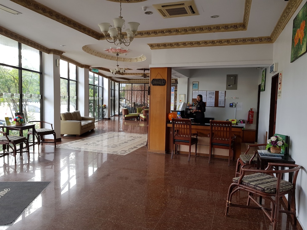 Baron Hotel 33/42