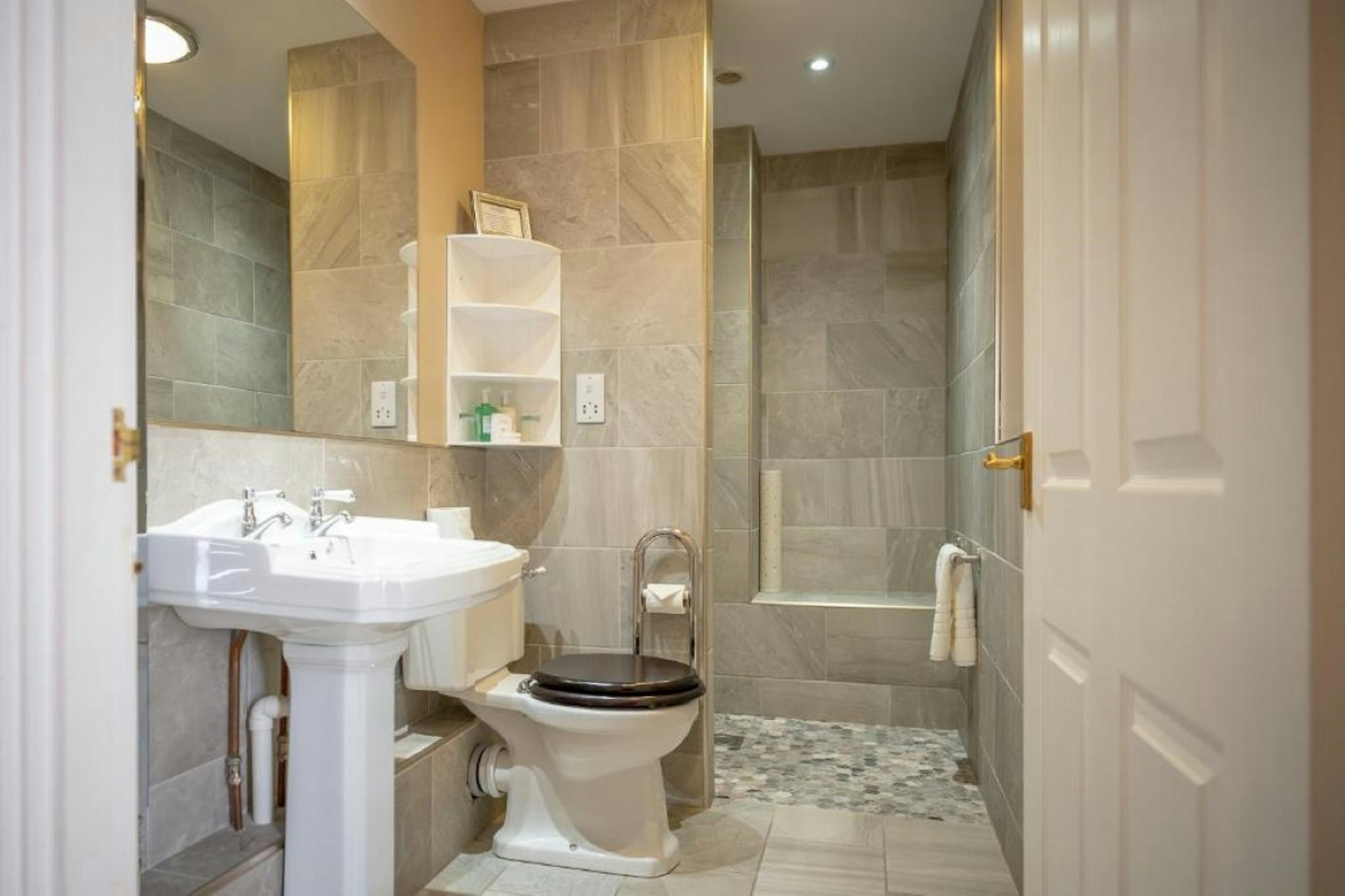 Coul House Hotel 18/19