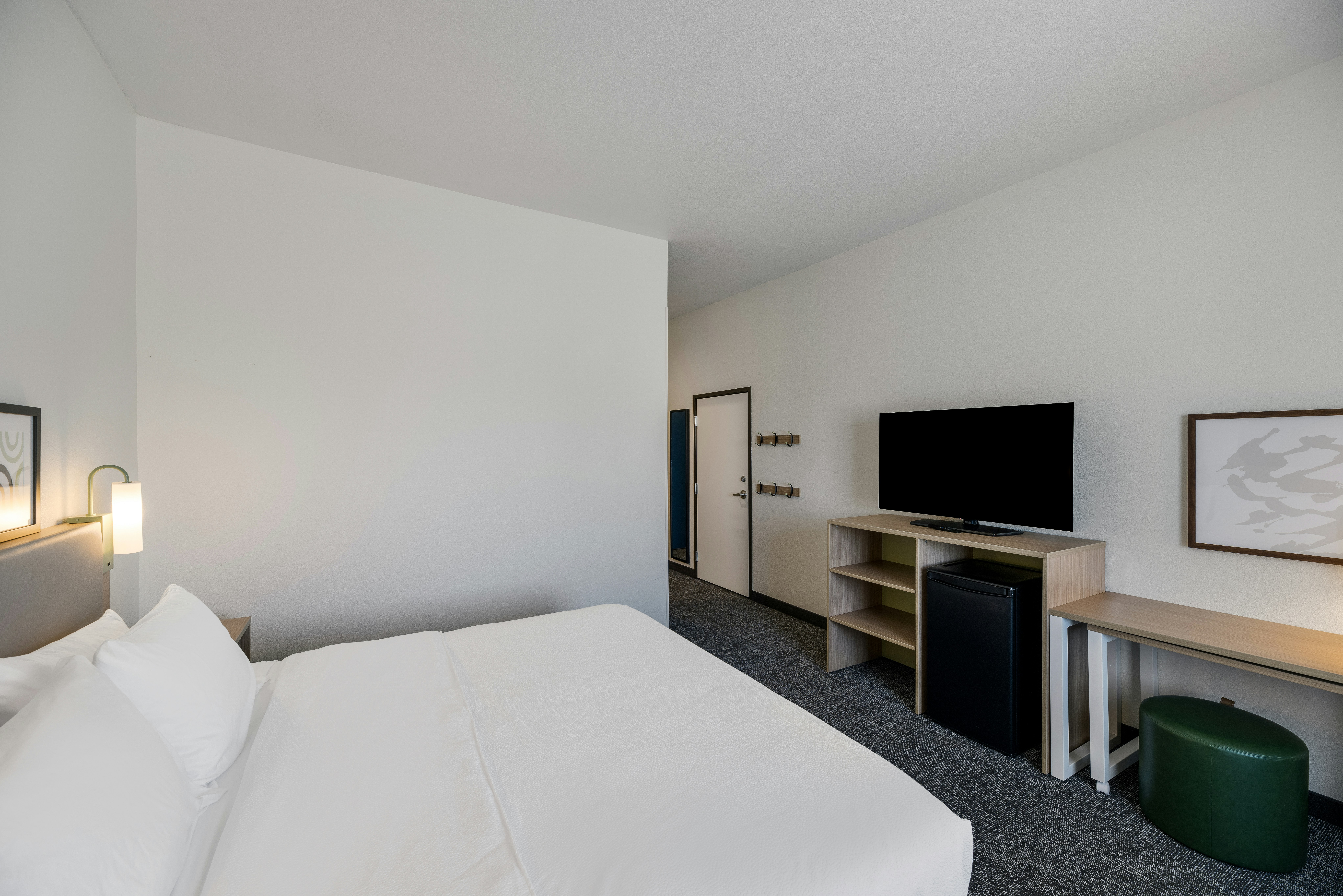 ROOM, KING BED, ACCESSIBLE