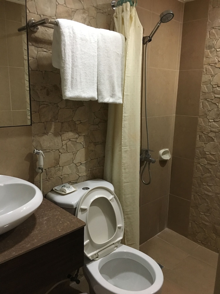 Wregent Plaza Hotel 51/55