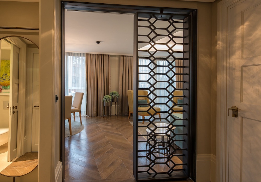 10 Karakoy 28/52
