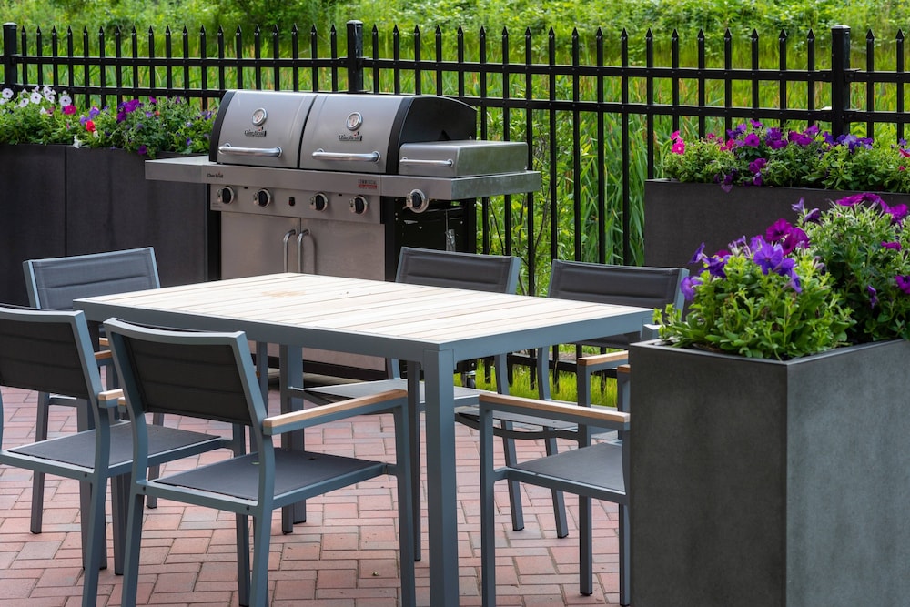 Fairfield Inn Suites Boston Waltham 37/46