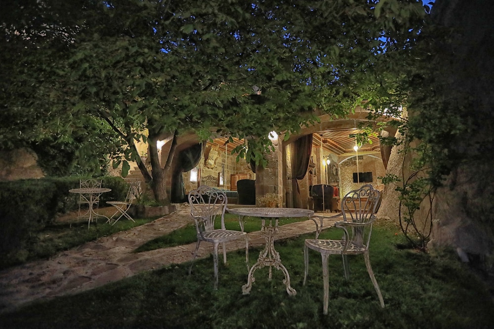 Traveller Apos S Cave Hotel 63/76