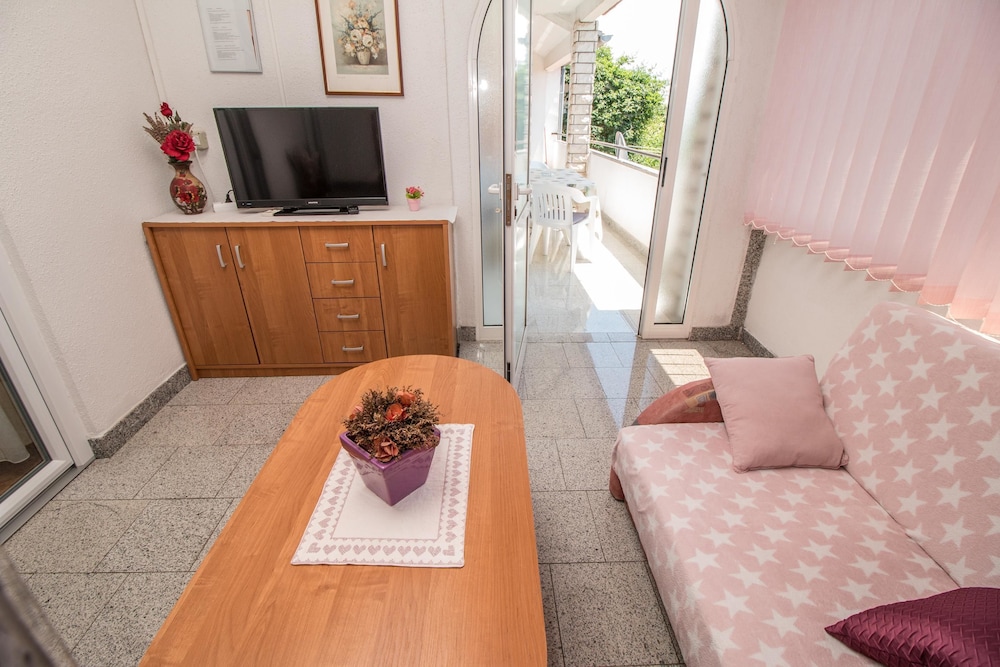 APARTMENT DIVNA 43/66