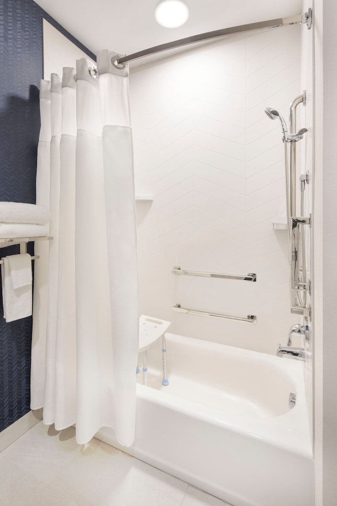 Fairfield Inn & Suites by Marriott Franklin Cool Springs 33/34