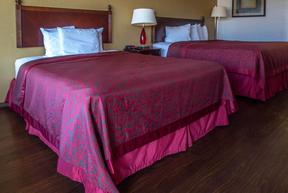 Room, 2 Queen Beds, Smoking