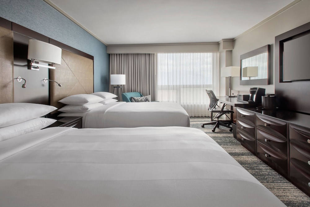 Club, 2 Queen Beds