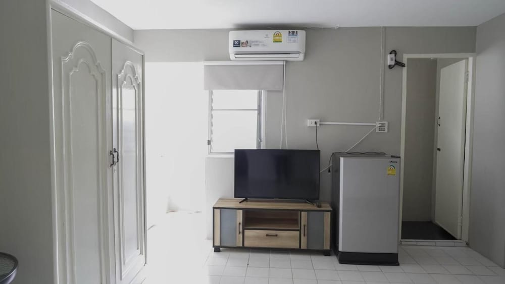 RoomQuest Ratchada AI Serviced Residence 24/35