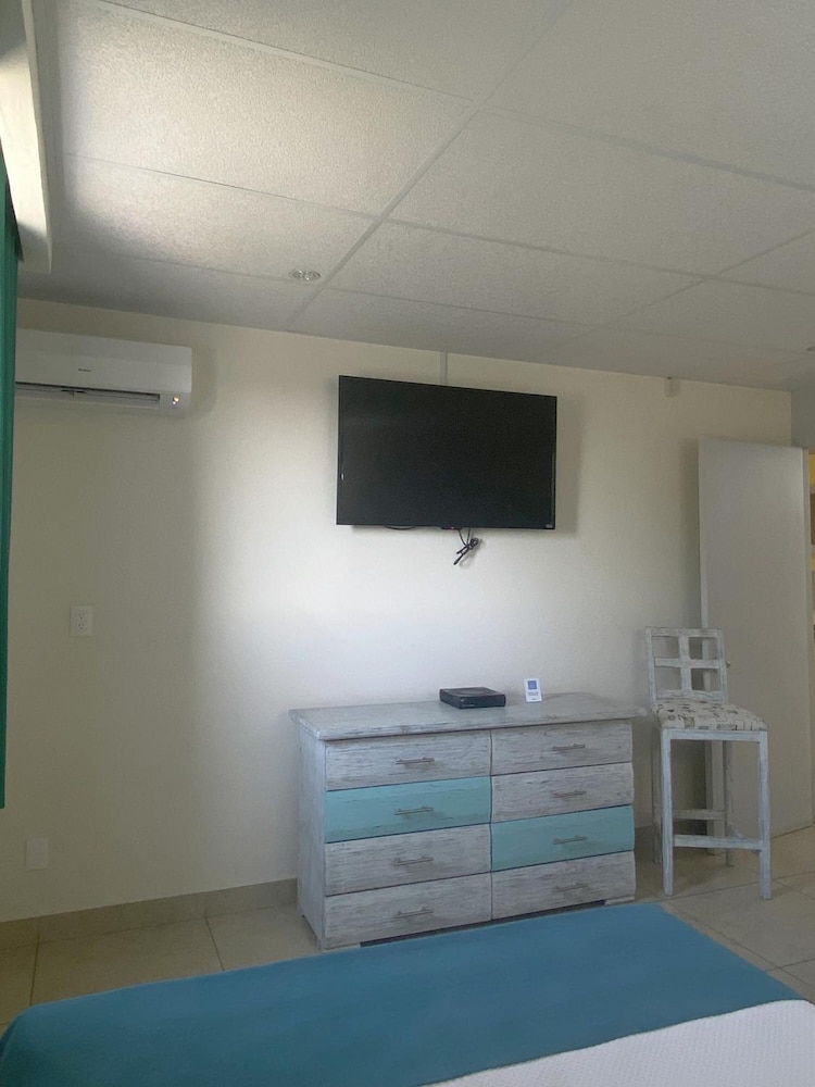 Santa Maria Hotel And Suites 28/47