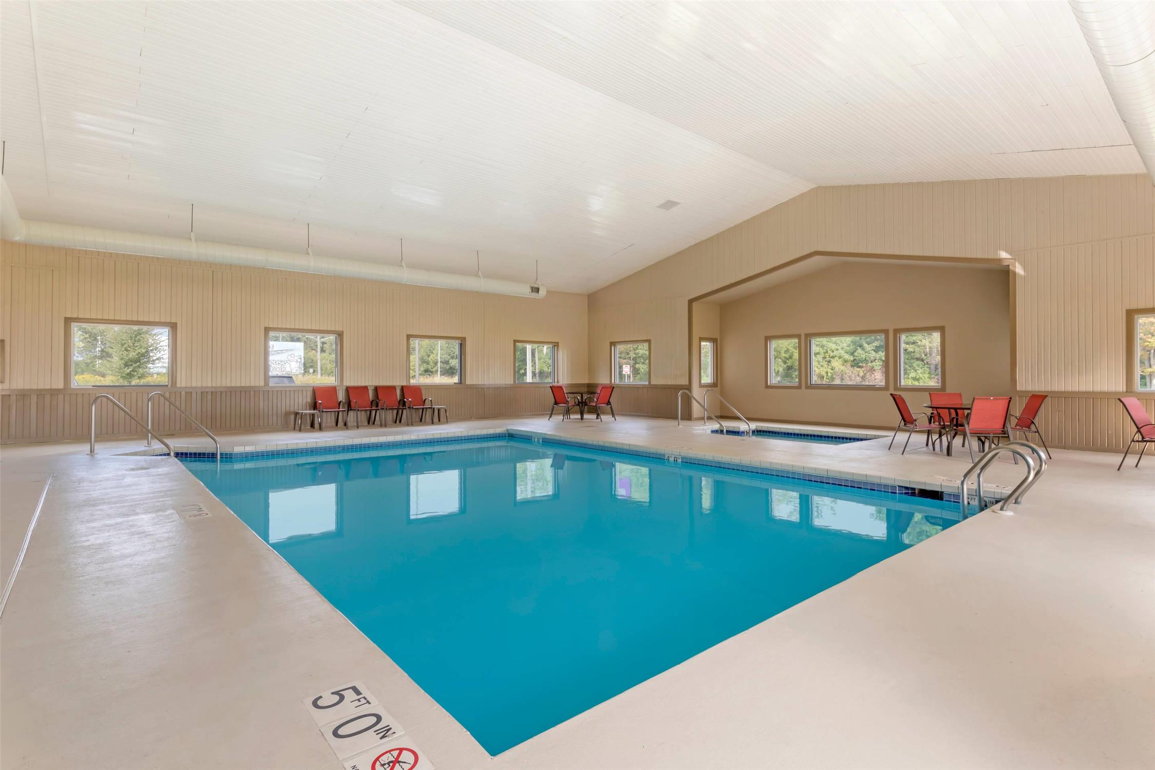 Sleep Inn & Suites Wisconsin Dells - Lake Delton 10/22