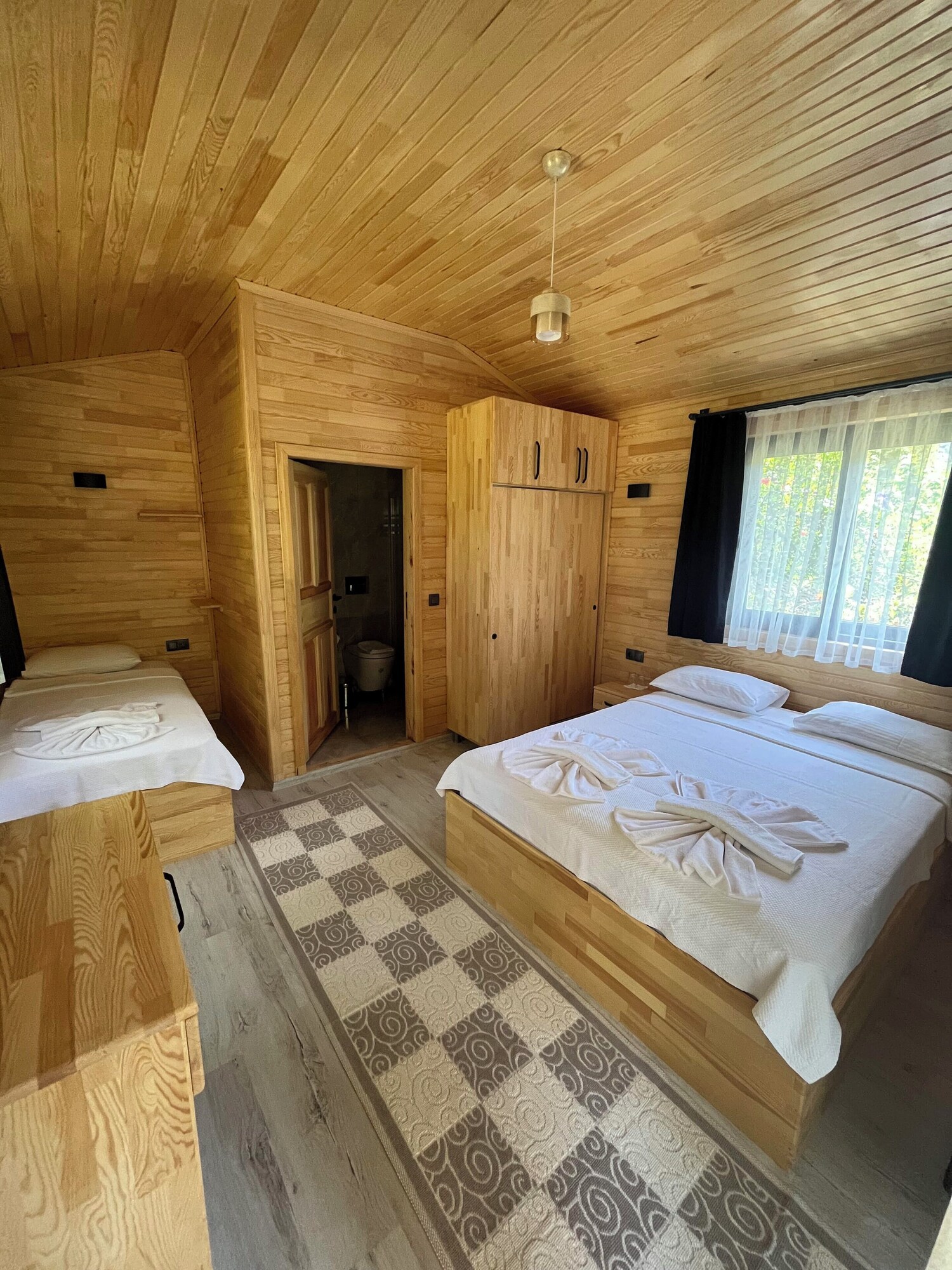 TREE HOUSE, STANDARD, MULTIPLE BEDS