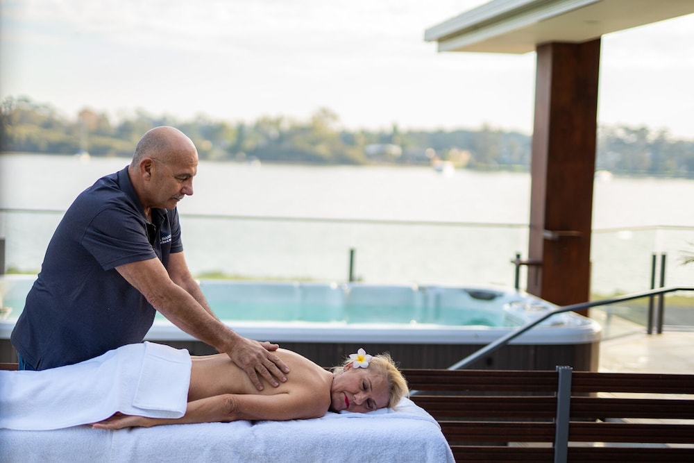 Ana Mandara Luxury Bed & Breakfast 12/30