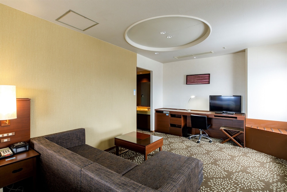 Holiday Inn ANA Kanazawa Sky 52/80