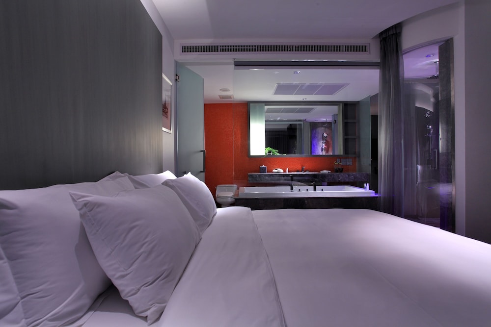 Lit Bangkok Hotel 57/107