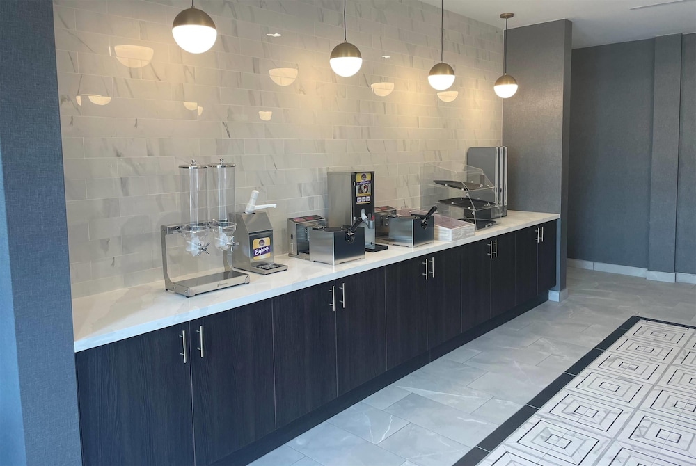 La Quinta Inn & Suites by Wyndham Olive Branch 12/46