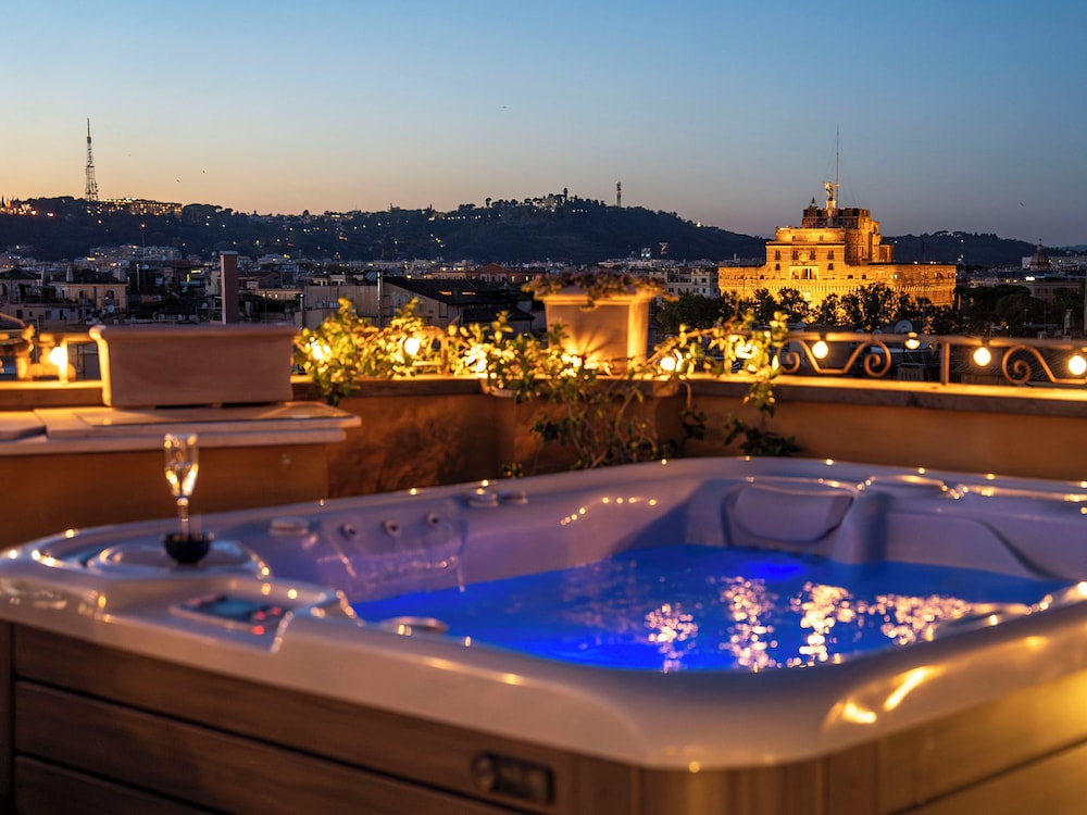 Navona Queen Rooftop 50/73