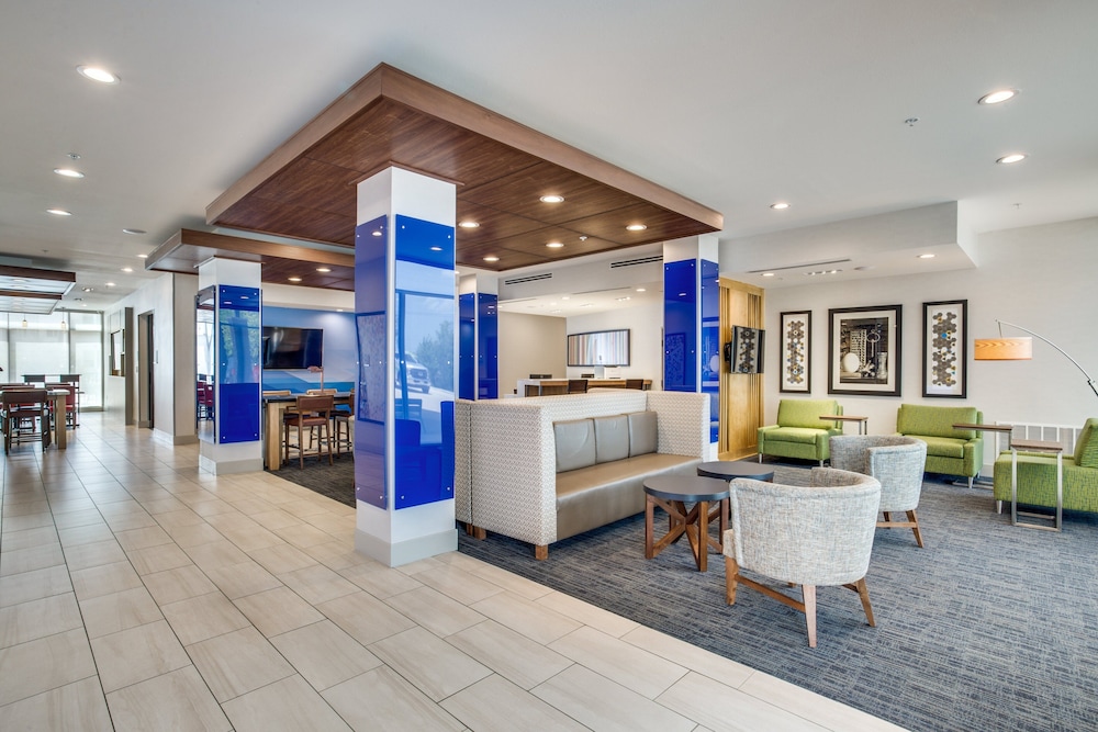 Holiday Inn Express and Suites Denton South 17/71