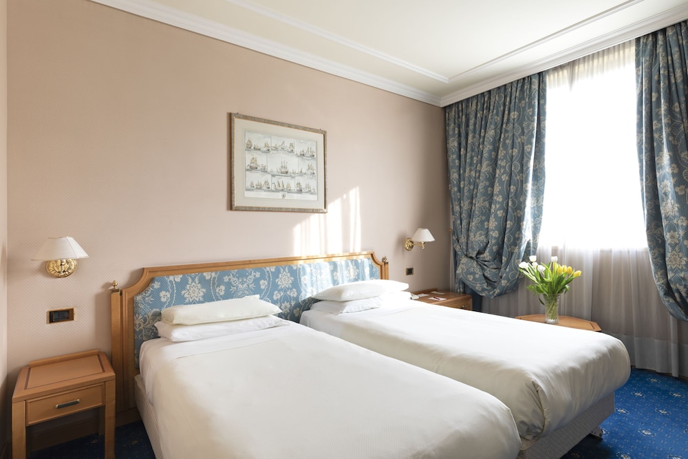 CLASSIC, TWIN BEDS