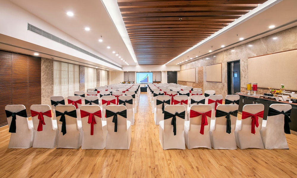 BloomSuites Ahmedabad 29/37