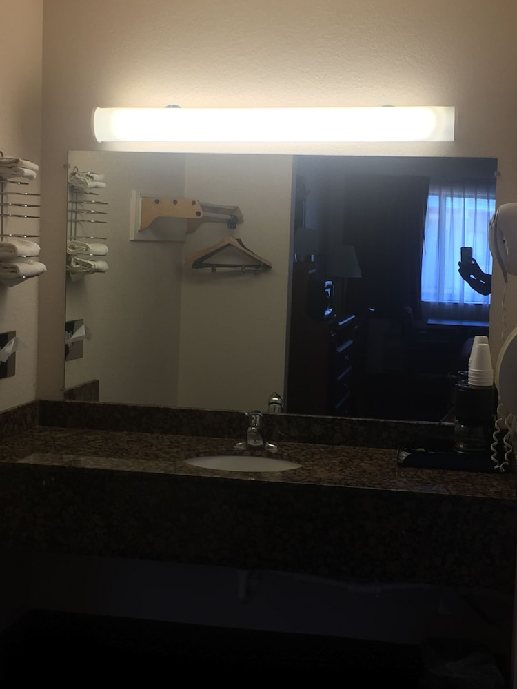 Travel Inn & Suite 7/37