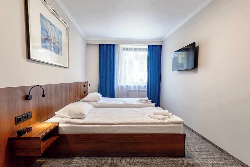 Hit Hotel 29/73