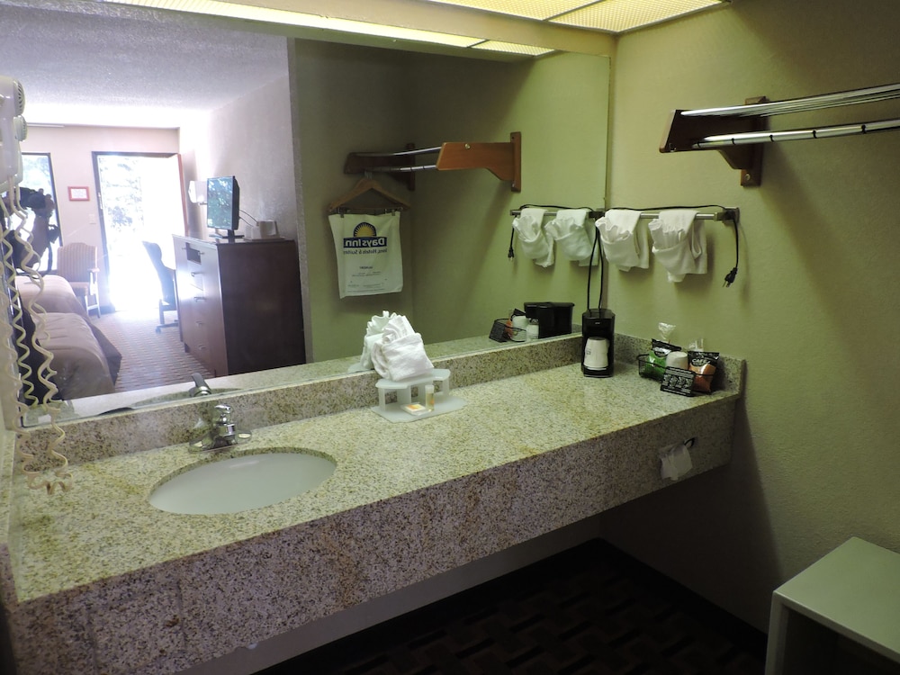 Days Inn By Wyndham Conover-Hickory 20/33